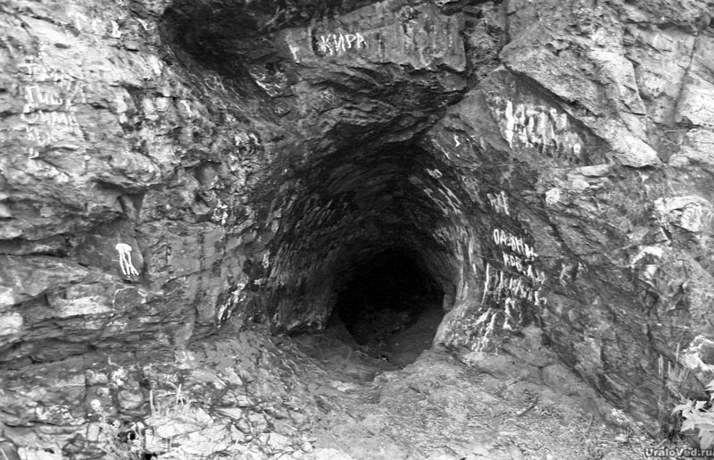  Пугачевская пещера у города Верхний Уфалей Челябинской области