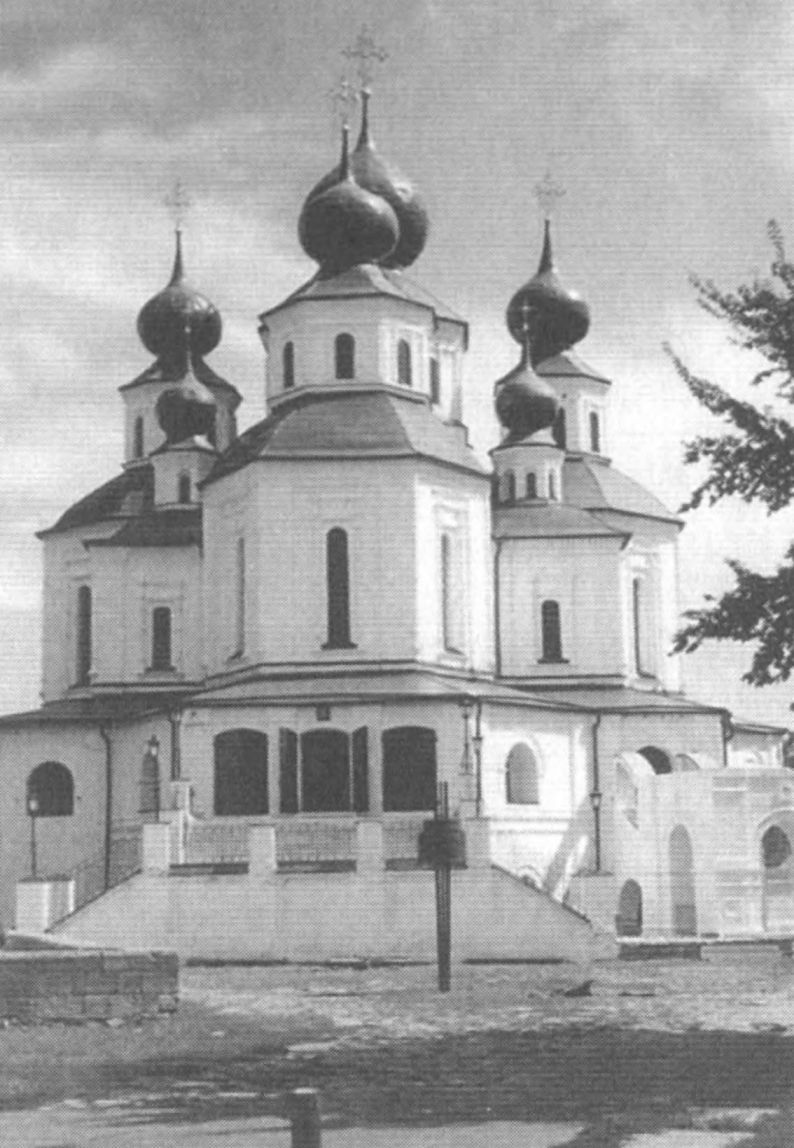 Войсковой Воскресенский собор в Старочеркасске был заложен в камне в 1706 году. В 1709 году строительство поддержал Петр I, приехавший в Черкасск на празднование победы над булавинцами