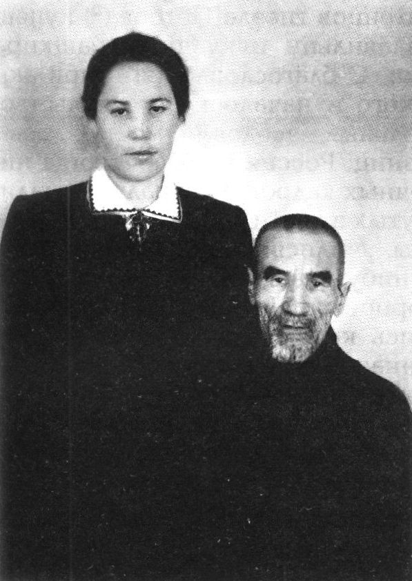 Аксакал, краевед Ш. Аюпов, поведавший предание об аресте С. Юлаева в д. См. Каратаулы, с дочерью Фанзирой
